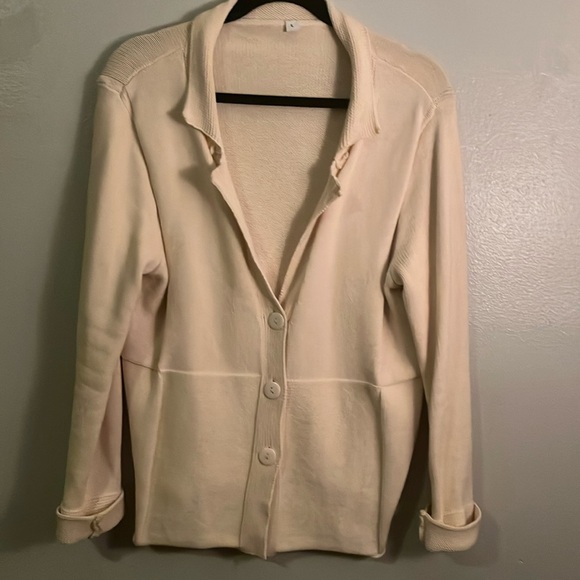 Cream sweater, knit. - Picture 1 of 1